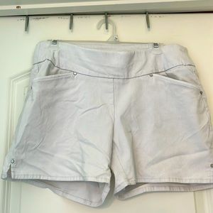 INC White Size 10 pull-on shorts 4” inseam